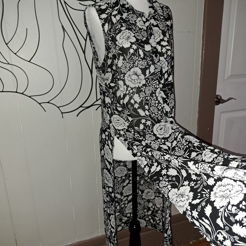 Top - Picture 2 of 4